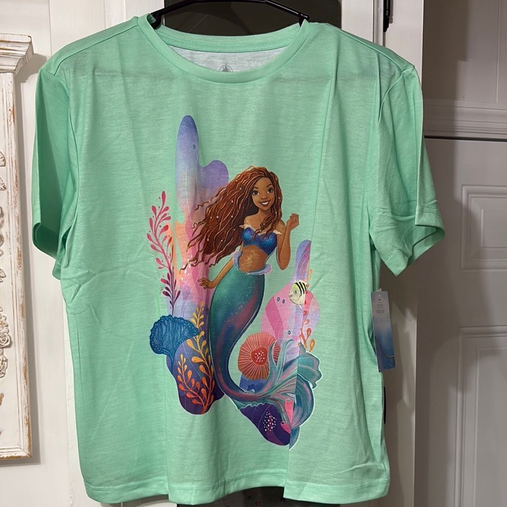 NWT Little Mermaid Ladies Graphic T-Shirt Crop style Green Size L
